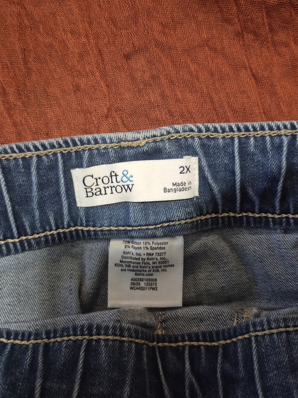 croft & barrow Classic Blue Denim Capris - Picture 2 of 5